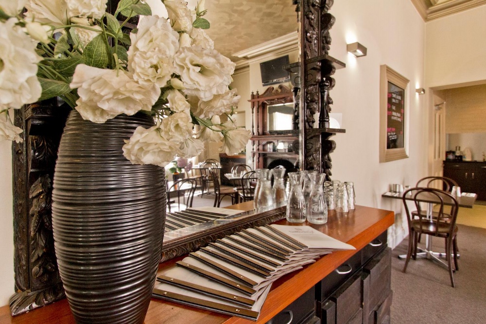 Deloraine Hotel Main image